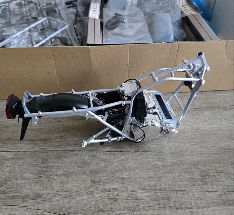 Macheta 1:6 - Tamiya Motocicleta Suzuki GSX1100S 1982 (Model Kit)