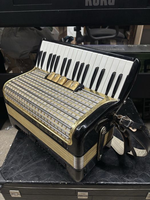 Acoedeon Hohner Concerto 3 cu 72 de basi