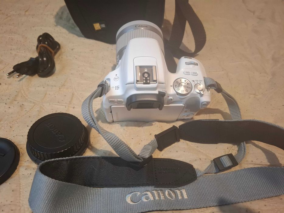 Фотоапарат Canon 200D на 3874 кадъра