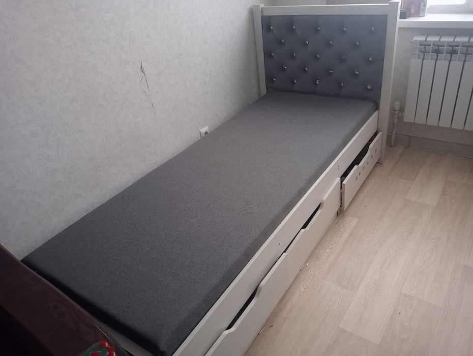 Кровать детская серая