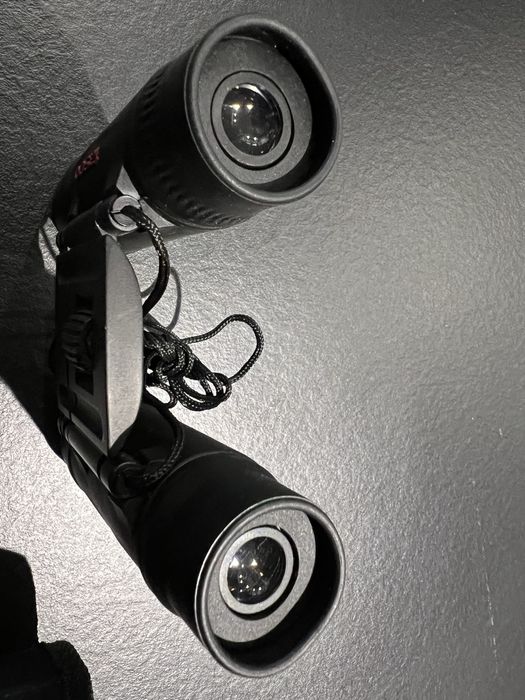 Binoclu Drumeţie Tasco cu Reglare 10X25 Negru