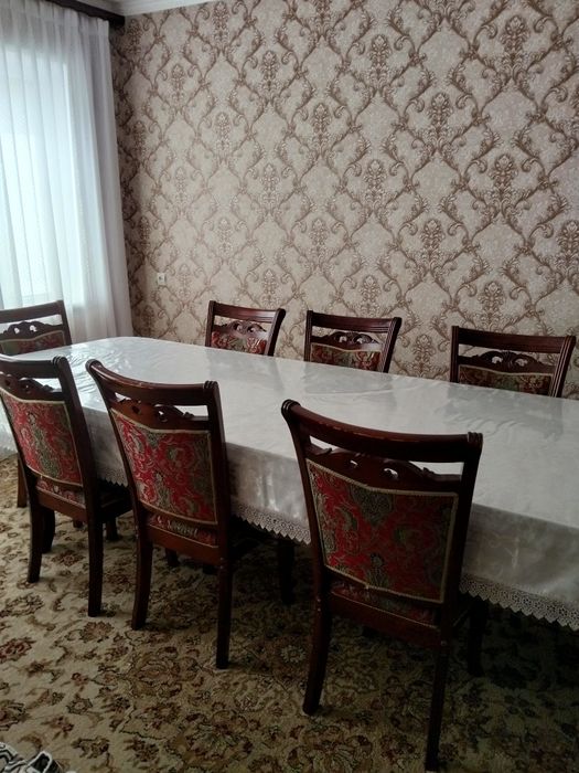 Продаётся стол и стулья