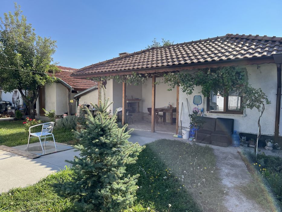 Дава се под наем Къща в Пловдив, Тракия - 250 кв.м за 1150 € - Снимка #2