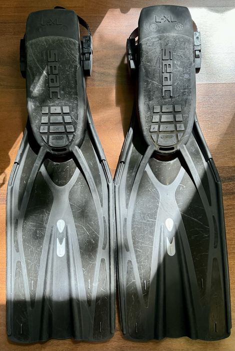 Inotatoare de scufundari/snorkeling.