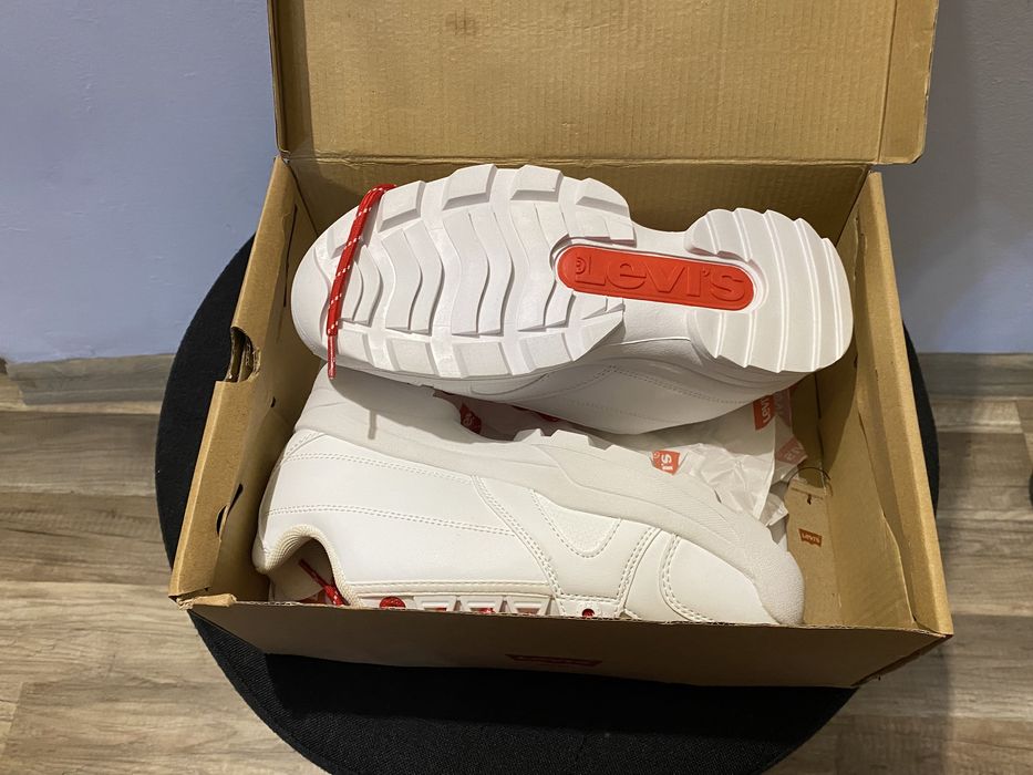 Adidași noi (nepurtati) mărimea 37