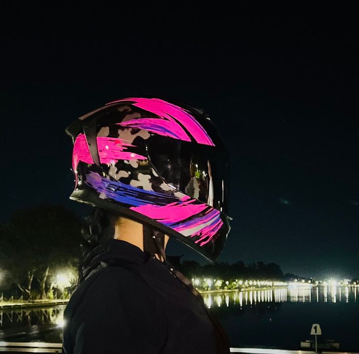 Дамска каска за мотор