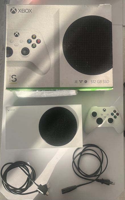 Xbox series S alb cu o maneta