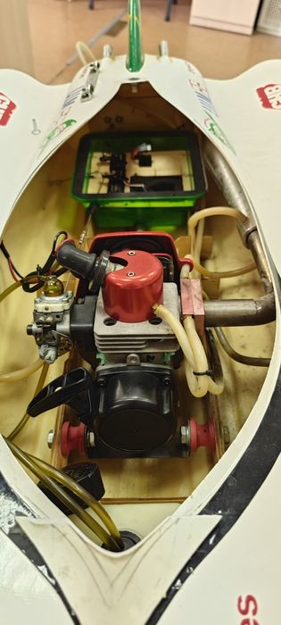 Катер на радиоуправление с ДВС