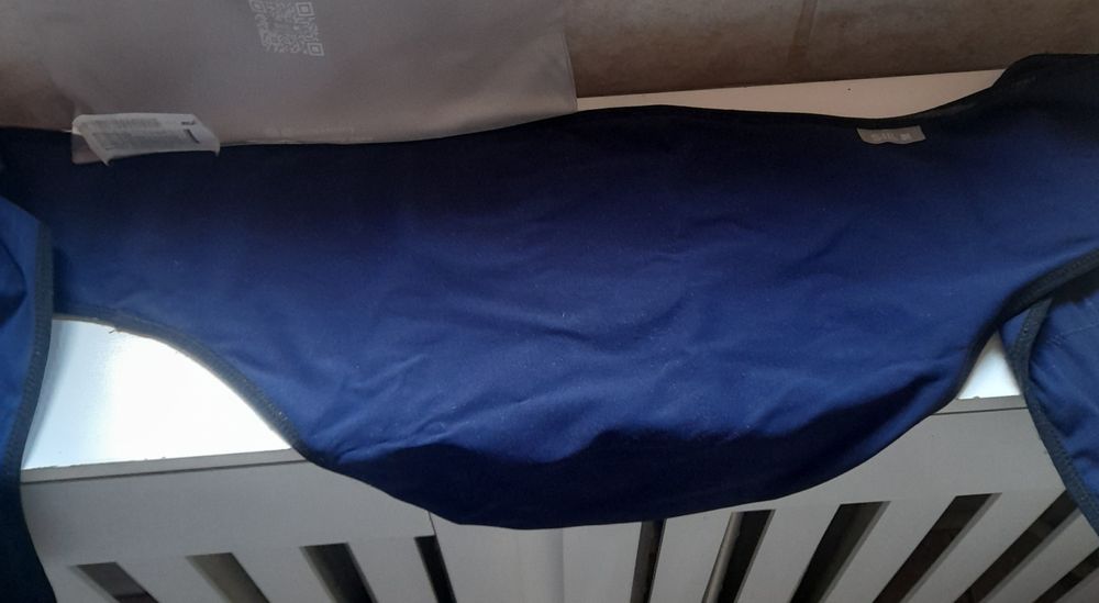 Vând costum baie pentru cei cu stoma.