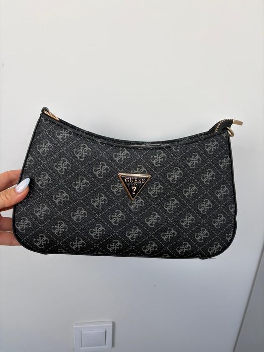 Продаю женскую сумку guess