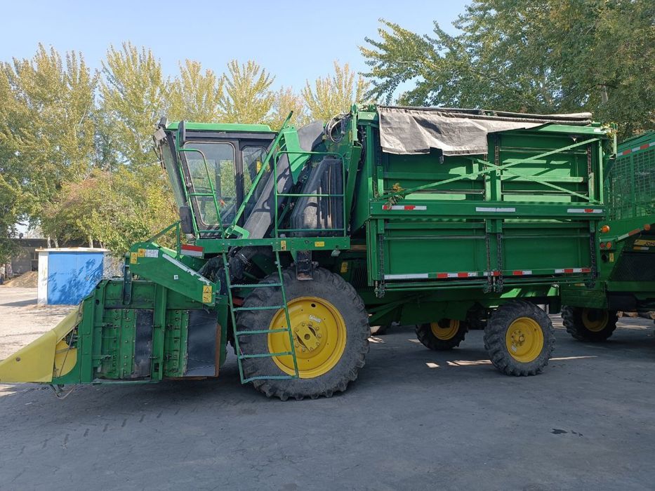 John Deere комбайн
