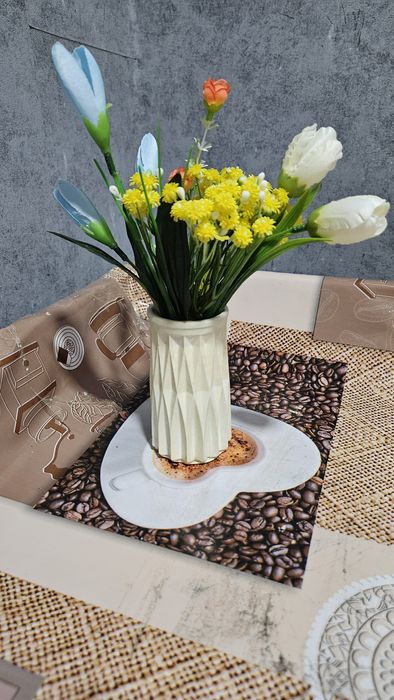 Гипсовые ручные вазы