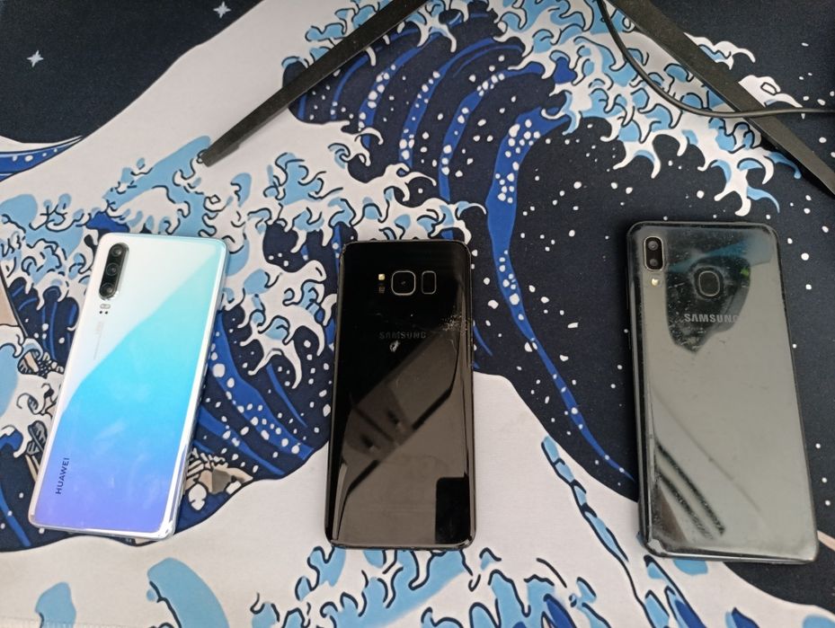 Продам три телефона на запчасти