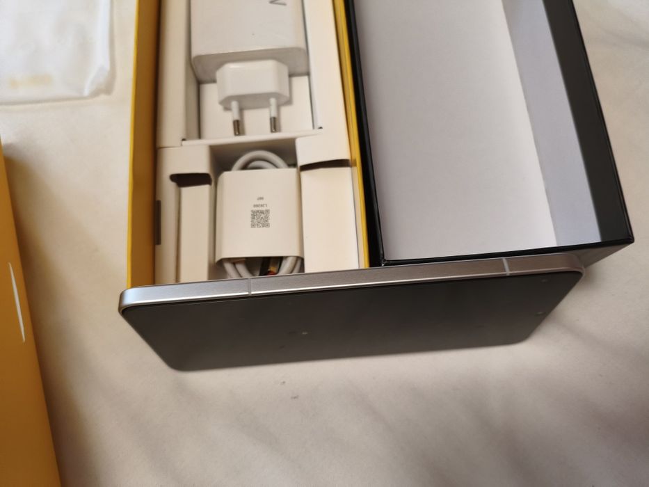 POCO F6 Pro 256gb, alb