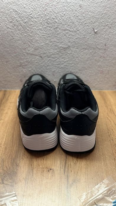 Продаются кроссовки NIKE P-6000