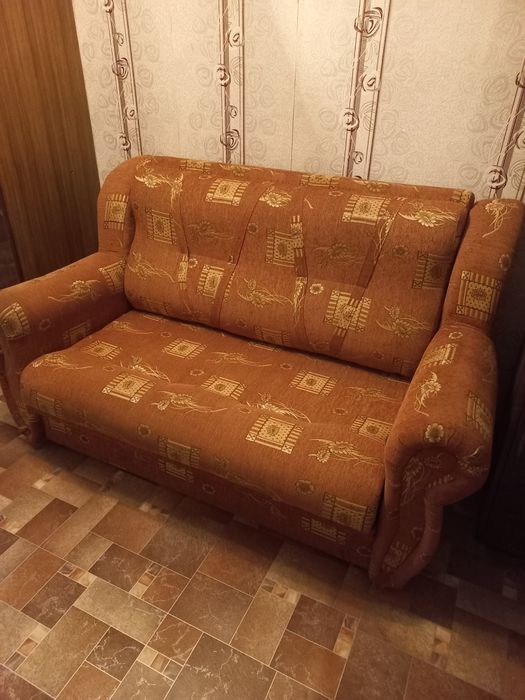 Продаётся б/у диван двухместный, раскладной.
