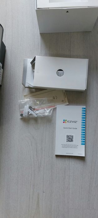 EZVIZ LC3 2K+ Smart Security Light Camera с 32GB вградена памет