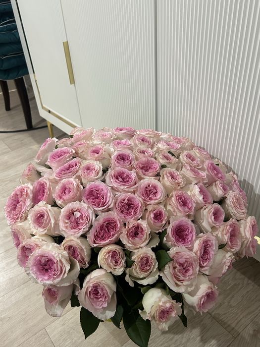 Цветы , розы 64шт