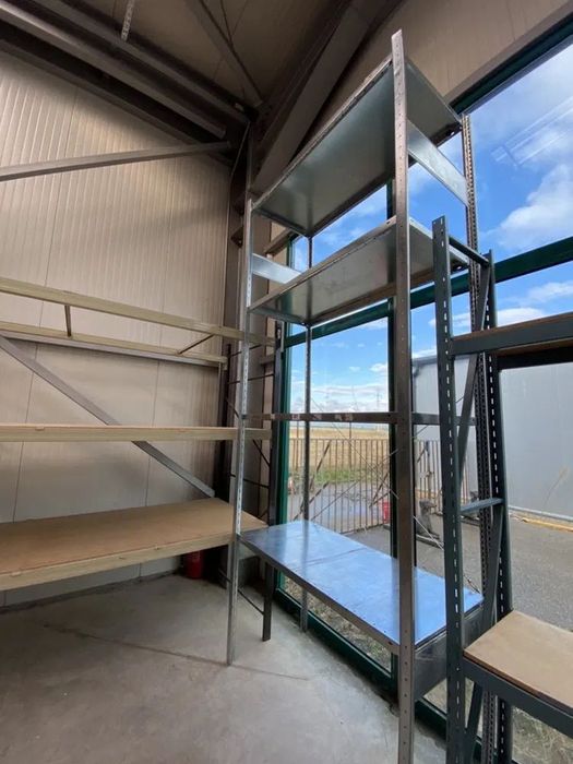 Стелажи стилажи метални рафтове