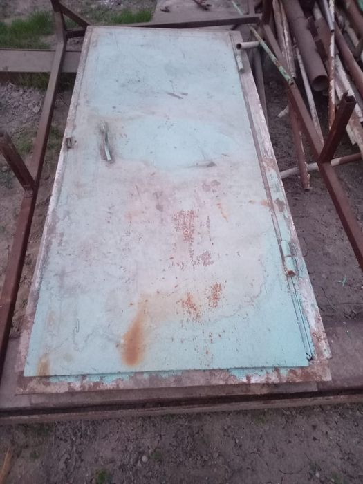 Двери гаражные ,Железные