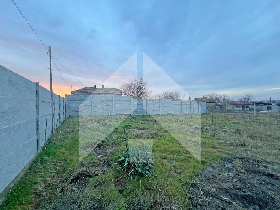 Продава дворно място, парцел 457 кв.м. за строеж на къща в гр. Плиска.