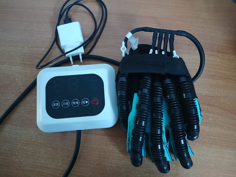 Робот перчатка для левой руки