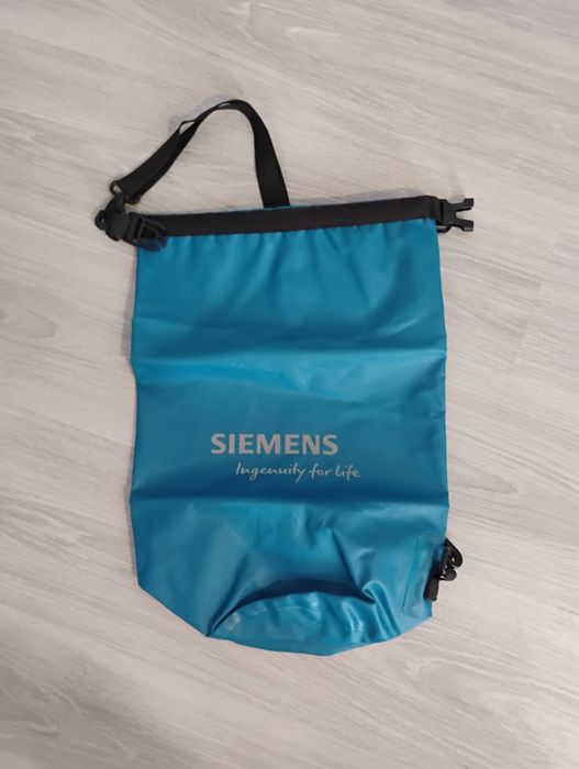 Geanta impermeabila drumetii