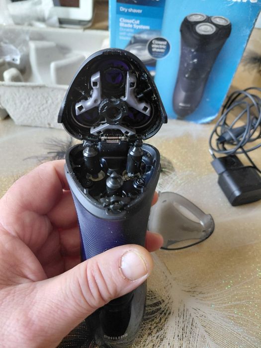 Vind aparat de ras Philips seria 1000