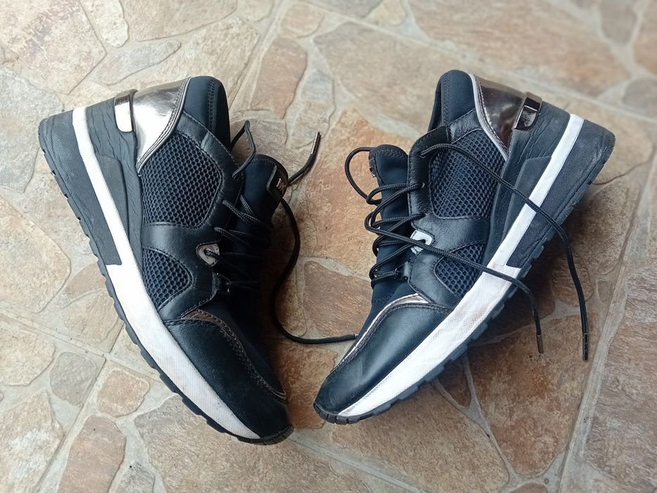 Adidași de calitate nr 40