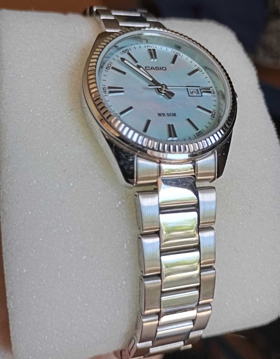 Часовник дамски Casio LTP-1302DS-2AVDF. Циферблат от седеф.