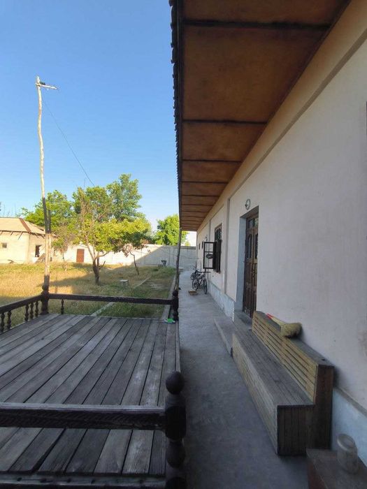 Hovli 22,5 sotix va 2 qavatlik uy sotiladi Amir Temur, Mevazor MFYda.