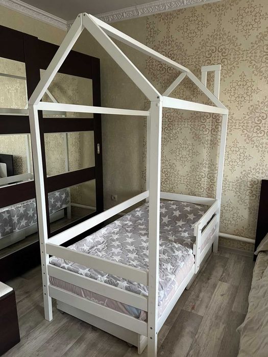 Детская кровать белая