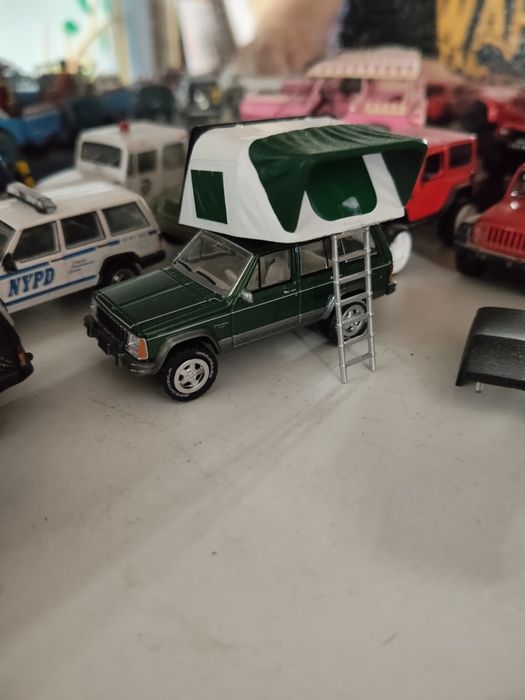 Macheta Jeep Cherokee cu cort