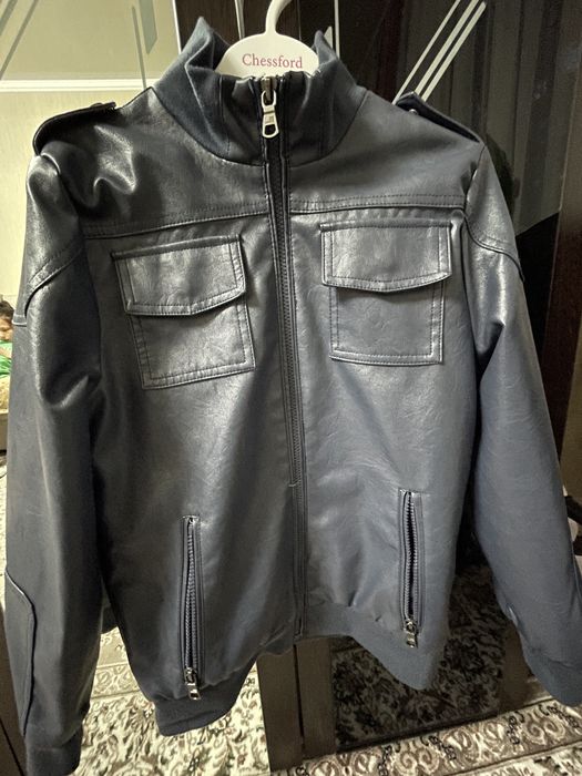 Продам кожанку на мальчика