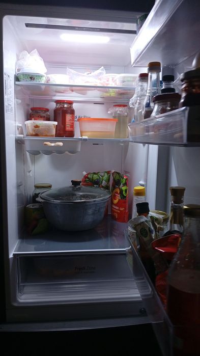 Продам Холодильник LG