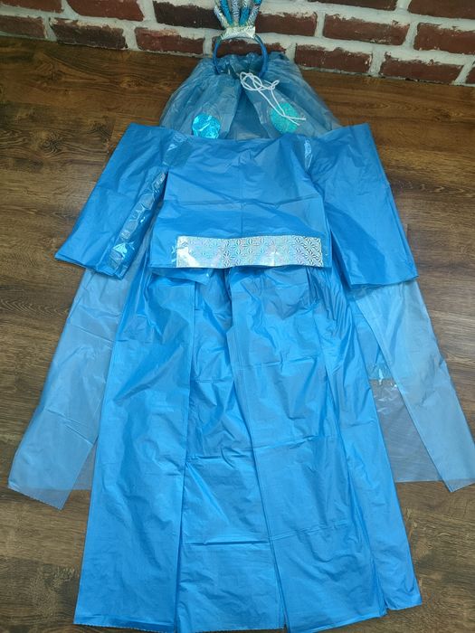 Costum material reciclabil Elsa