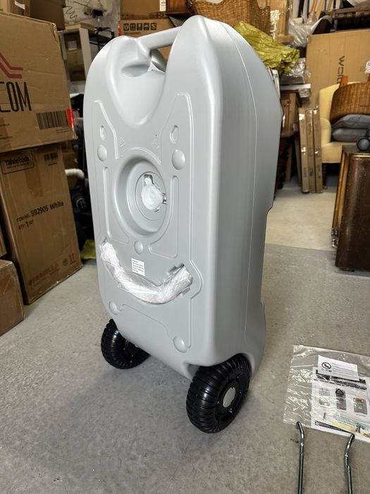 Преносим къмпинг резервоар за вода на колела 40L Outsunny