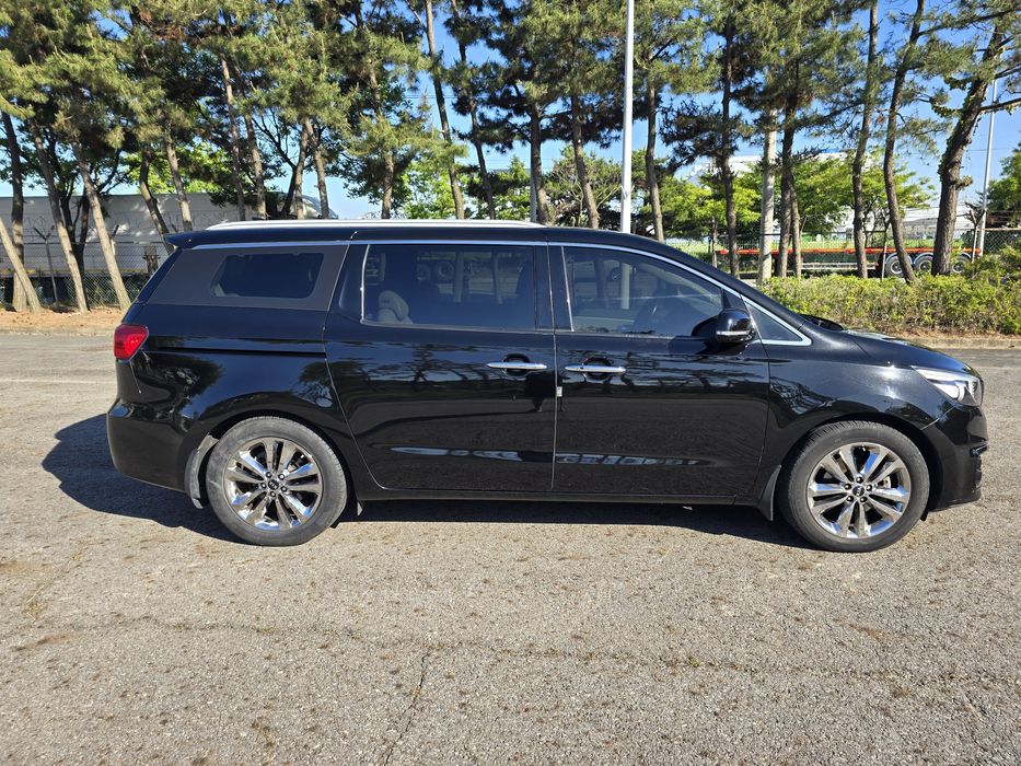 Kia carnival минивен