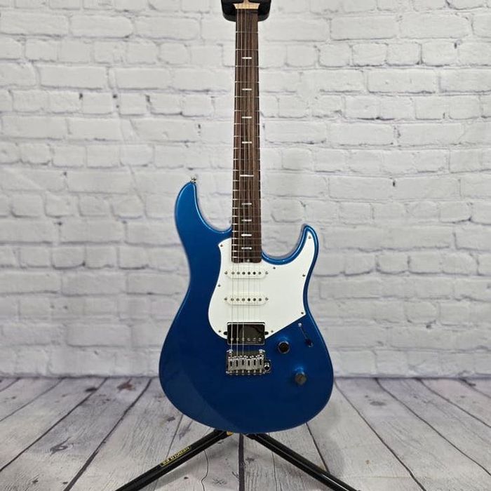 Продаю Электрогитару Yamaha Pacifica 012 — Blue Metallic