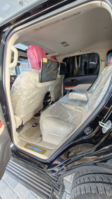Toyota Land Cruiser 300 vx японка 2024 г   7  места