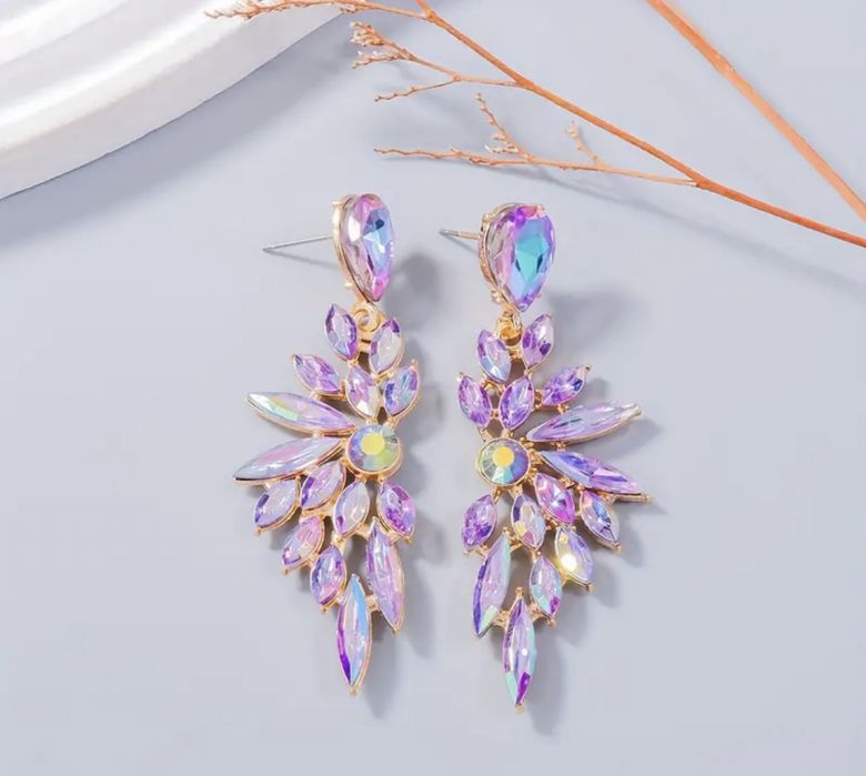 Луксозни елегантни обици налични в два цвята