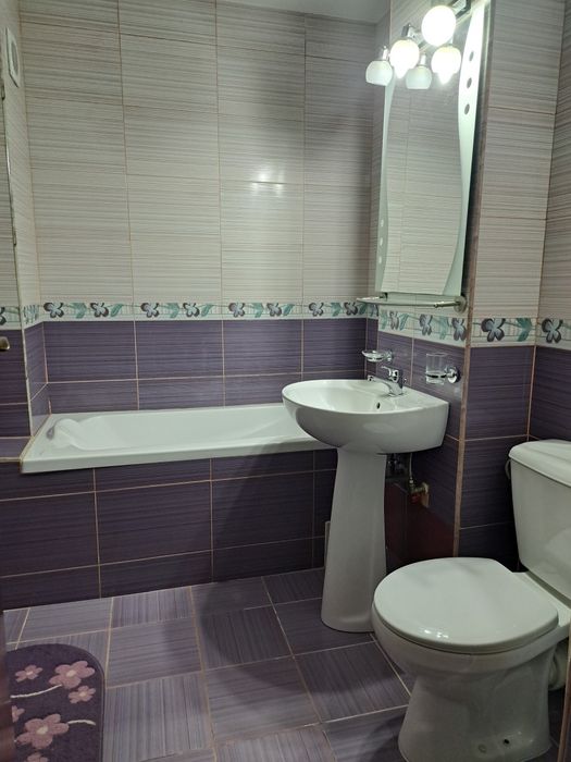 Închiriez apartament cu 3 camere, 70 m², Mircea cel Bătrân, etaj 1