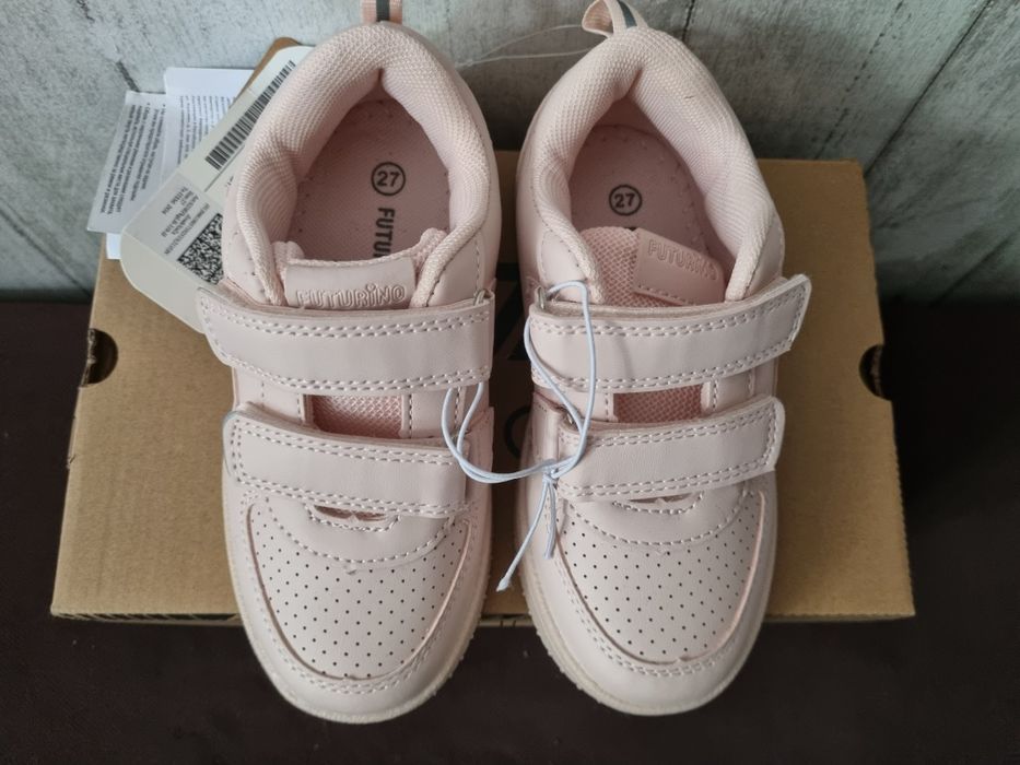 Продам Новые полуботинки на девочку р.27