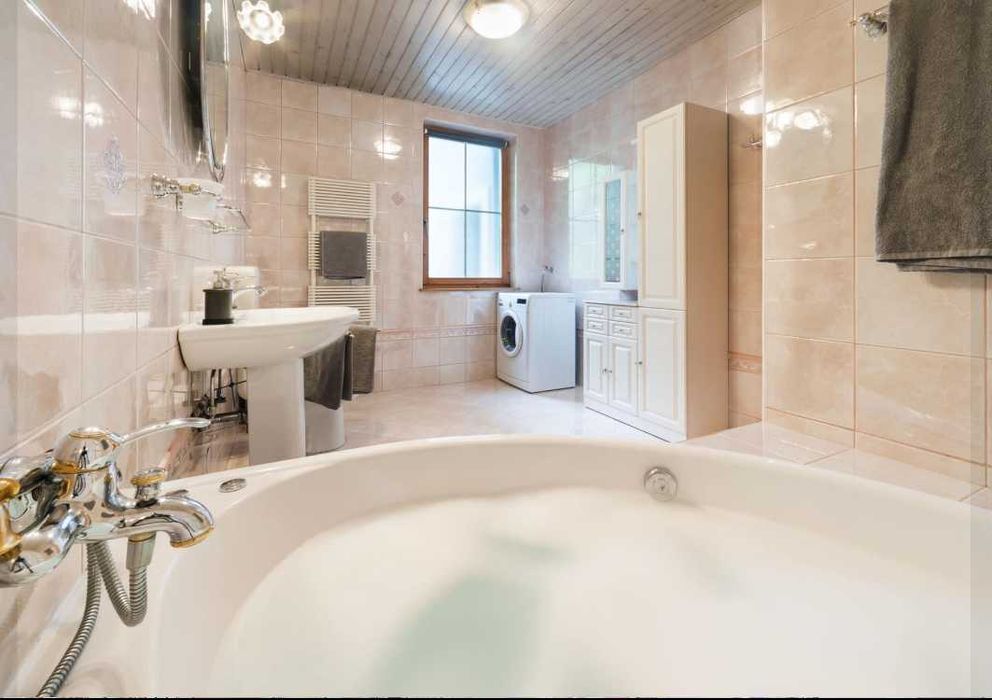 Дава се под наем Двустаен апартамент в Пловдив, Остромила - 79 кв.м за 357 € - Снимка #2