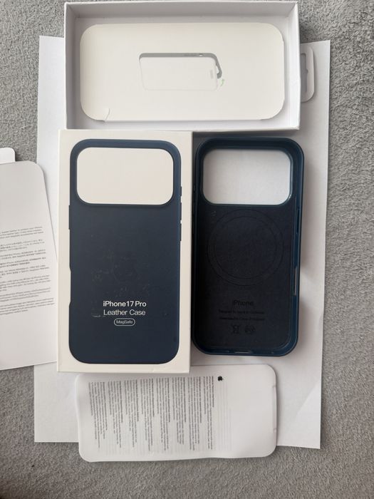 Husă Leather MagSafe iPhone 17 Pro, albastru închis, nouă, cu animație/logo