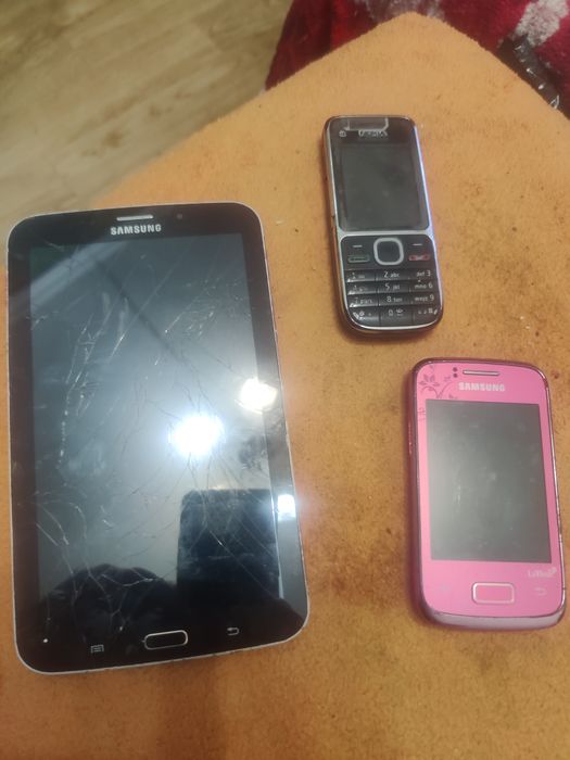 Продаю старые телефоны на запчасти