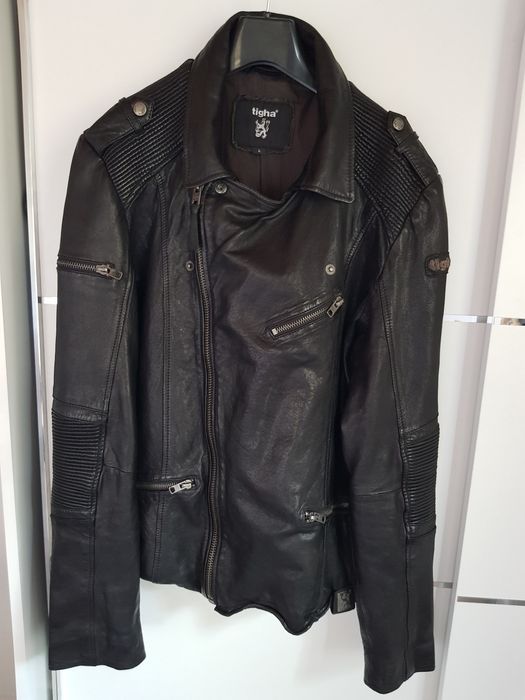 Vand geaca Tigha, marime L. Stare impecabila.