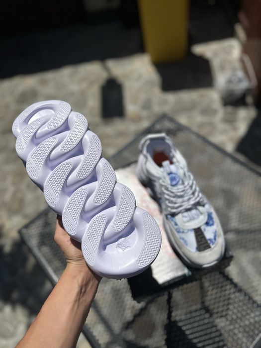 versace chain reaction