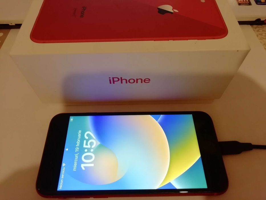Telefon iPhone 8 red, aproape nou