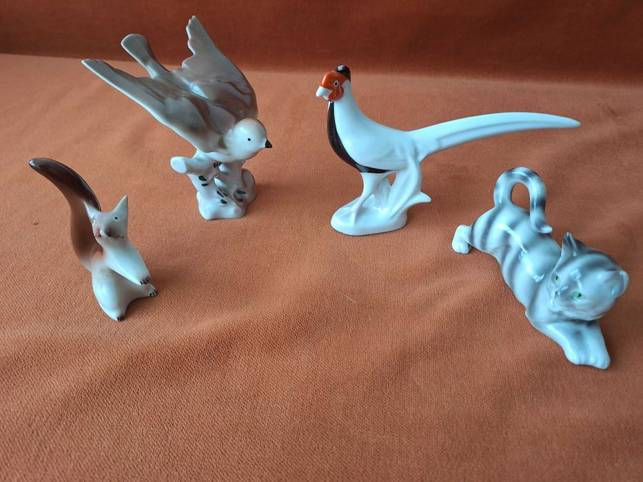 LOT - Bibelouri vechi din portelan pictate manual, buc = 4